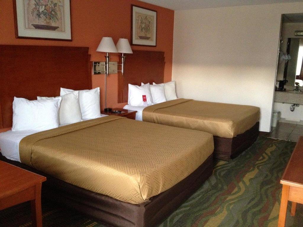 Econo Lodge Mcpherson Dış mekan fotoğraf