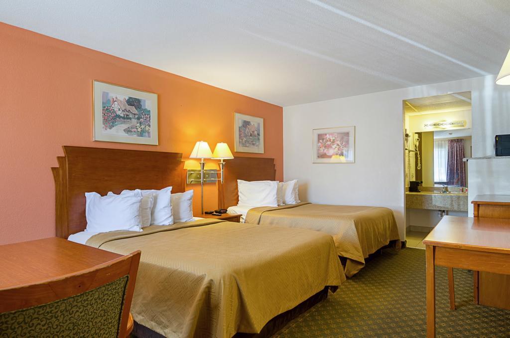Econo Lodge Mcpherson Dış mekan fotoğraf