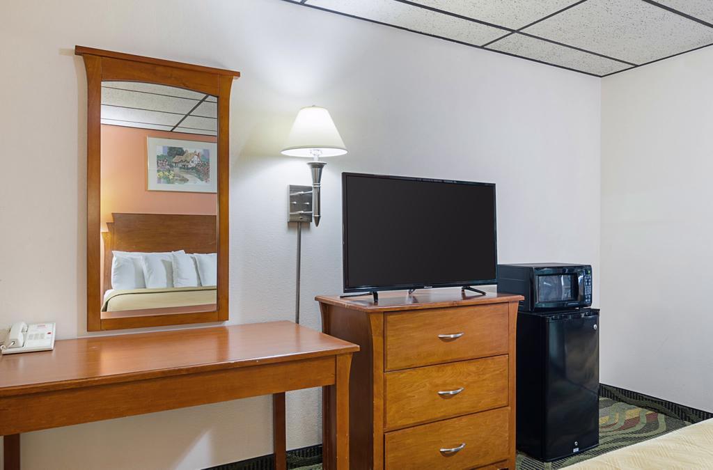 Econo Lodge Mcpherson Dış mekan fotoğraf