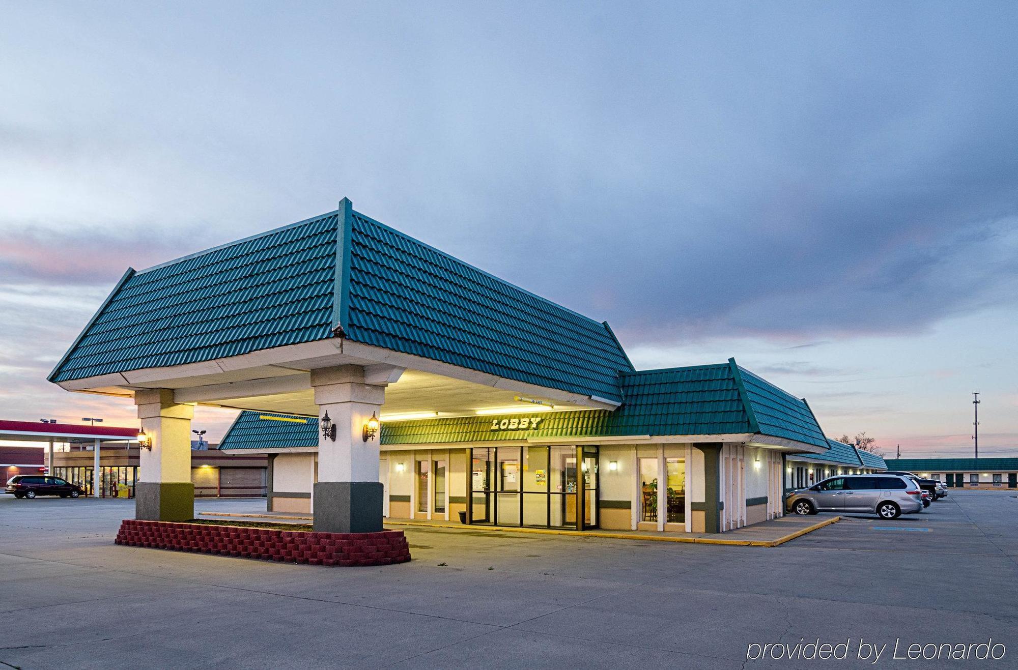 Econo Lodge Mcpherson Dış mekan fotoğraf