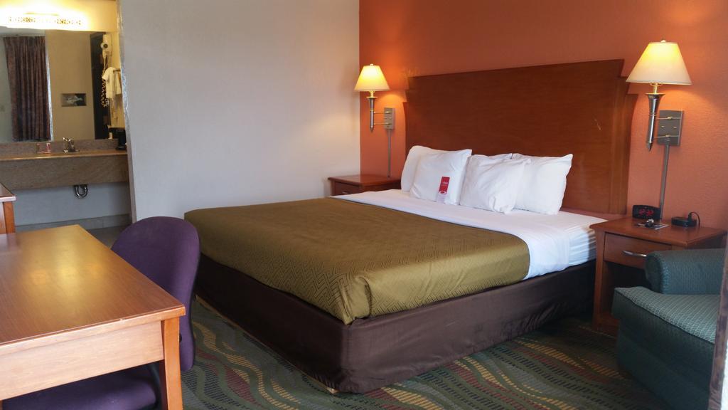 Econo Lodge Mcpherson Dış mekan fotoğraf