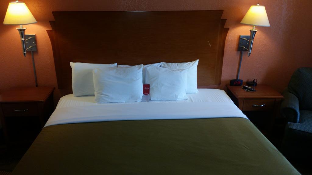 Econo Lodge Mcpherson Dış mekan fotoğraf