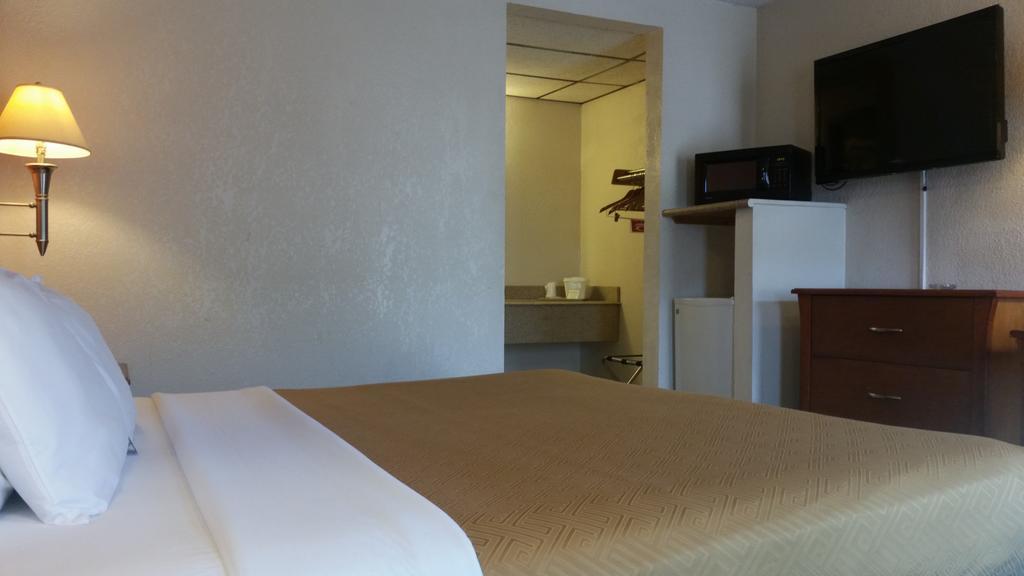 Econo Lodge Mcpherson Dış mekan fotoğraf