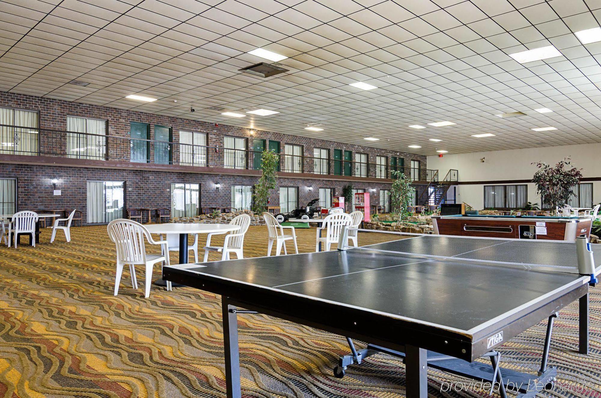 Econo Lodge Mcpherson Dış mekan fotoğraf