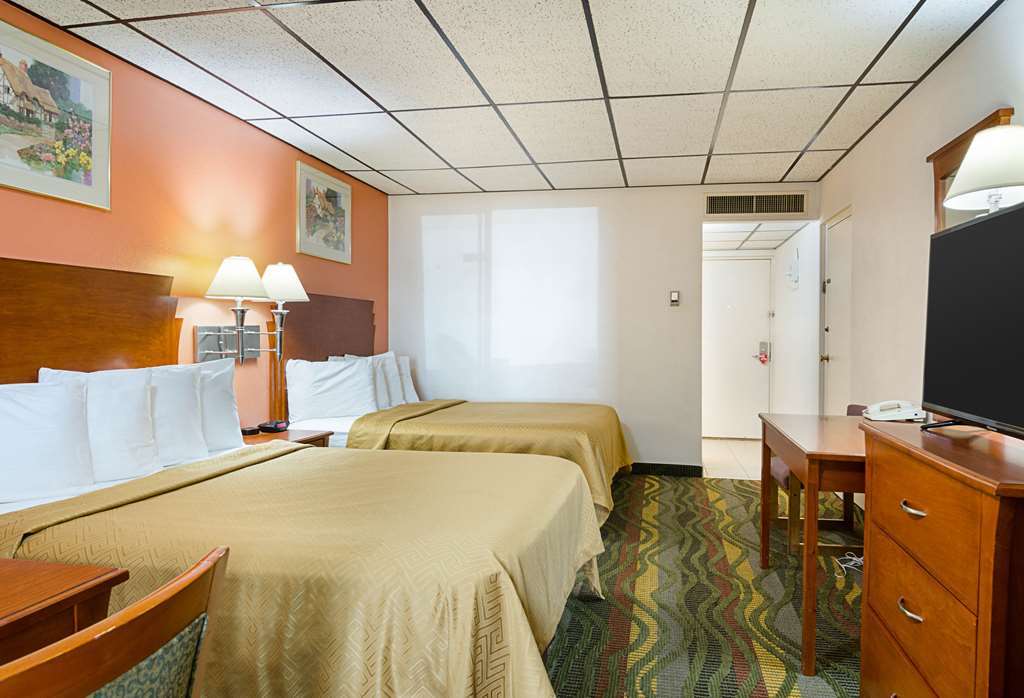 Econo Lodge Mcpherson Oda fotoğraf